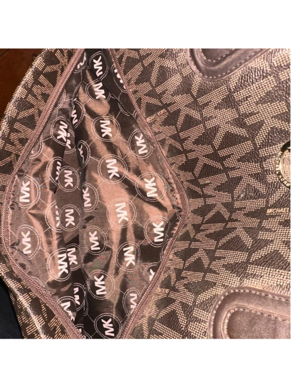 Michael Kors brown Monogram duffel bag - Picture 4 of 12